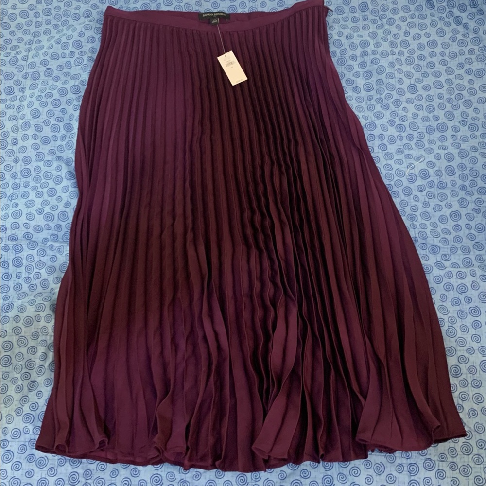 Banana Republic pleated skirt NWT